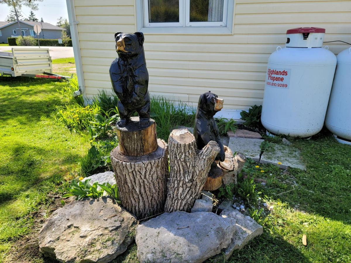 Fun Place With A Sandy Beach For Swimming, Boating, And Fishing, Featuring 3 Available Cabins Fenelon Falls Exterior foto