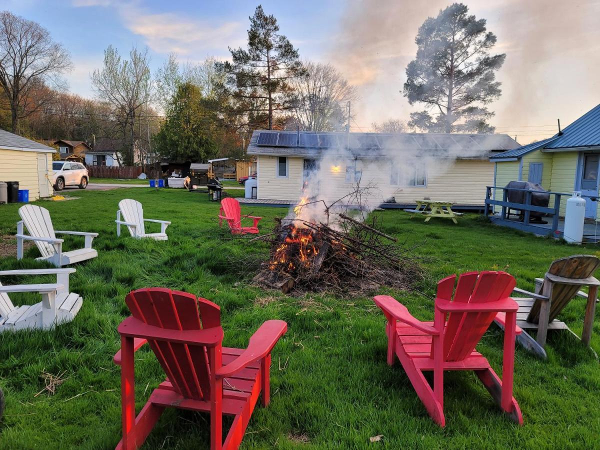 Fun Place With A Sandy Beach For Swimming, Boating, And Fishing, Featuring 3 Available Cabins Fenelon Falls Exterior foto