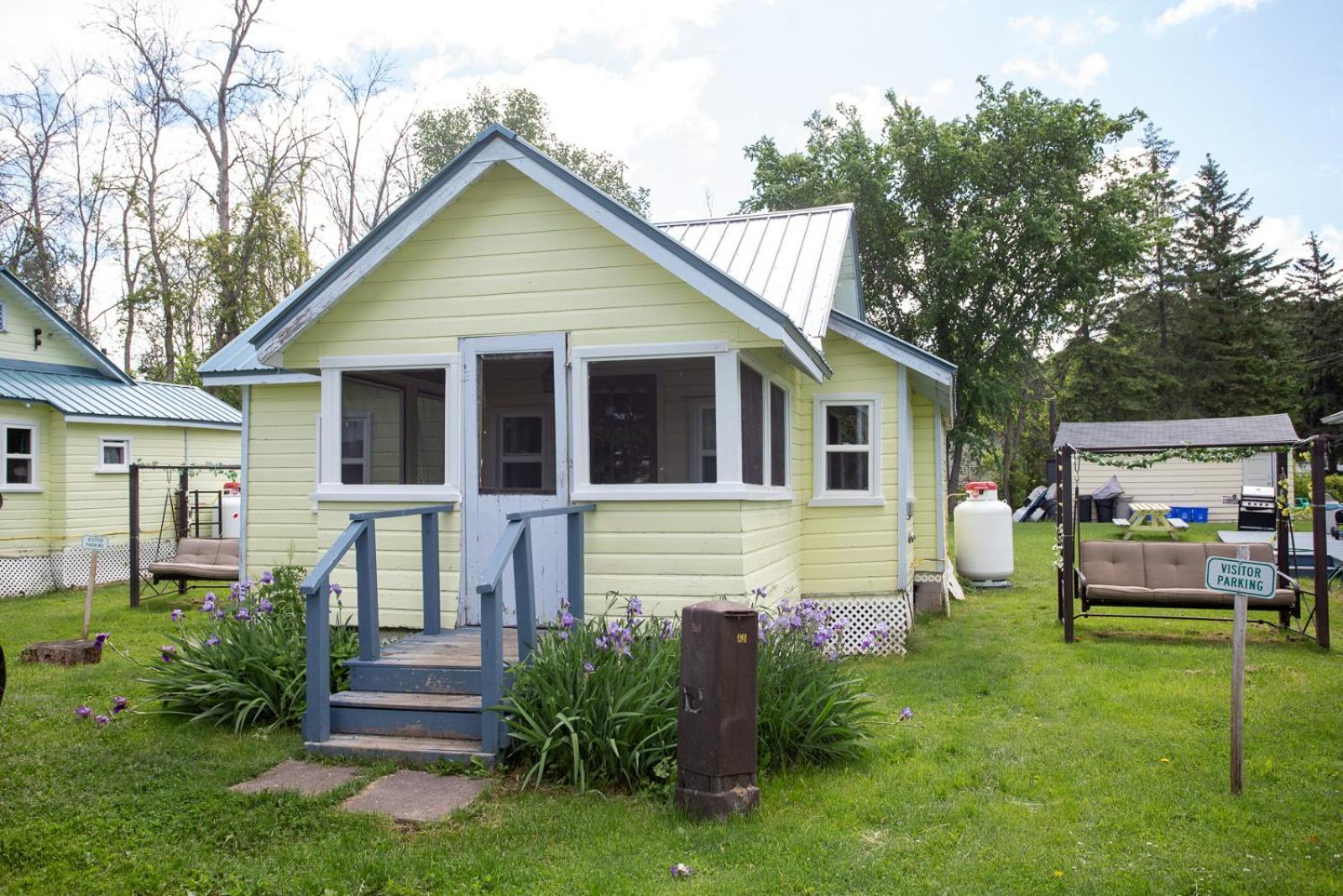 Fun Place With A Sandy Beach For Swimming, Boating, And Fishing, Featuring 3 Available Cabins Fenelon Falls Exterior foto