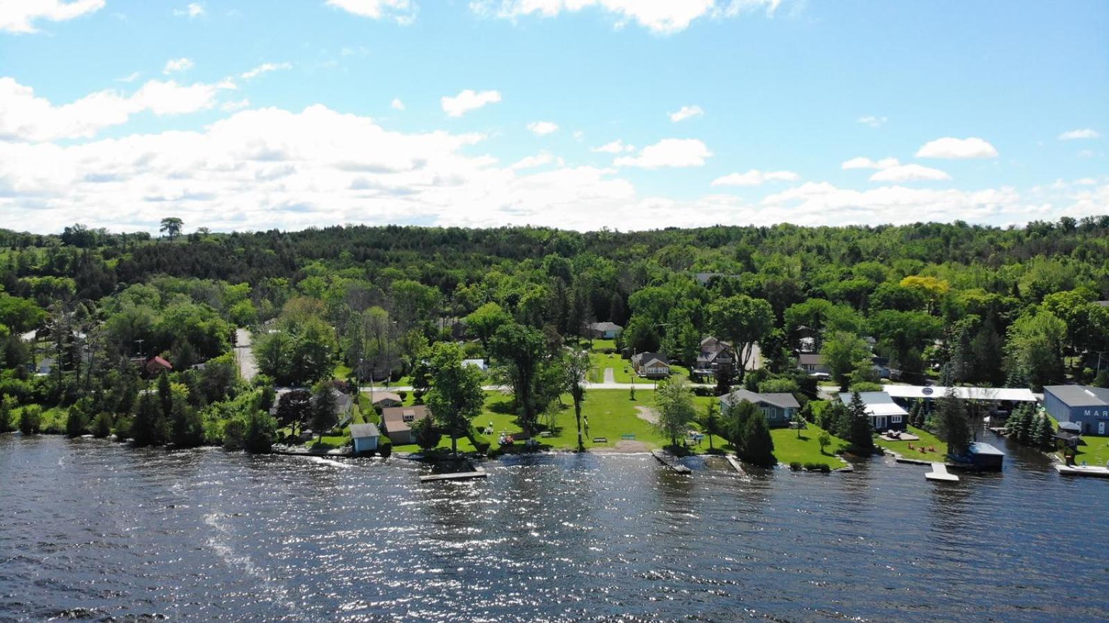 Fun Place With A Sandy Beach For Swimming, Boating, And Fishing, Featuring 3 Available Cabins Fenelon Falls Exterior foto